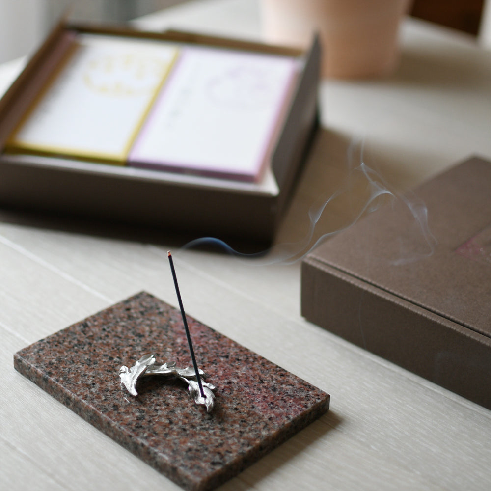 悠々庵 - 日本手工製香立｜古董胸針葉子｜兩色可選 - 平行進口